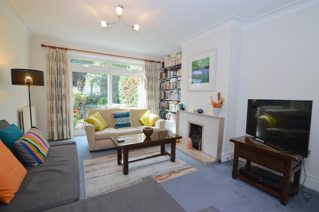 Property photo 2 of 13 12 Alton Gardens Living Room.Jpg
