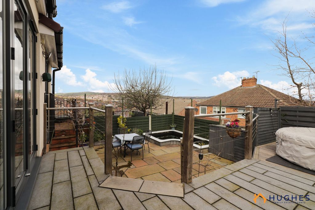 Property photo 2 of 51