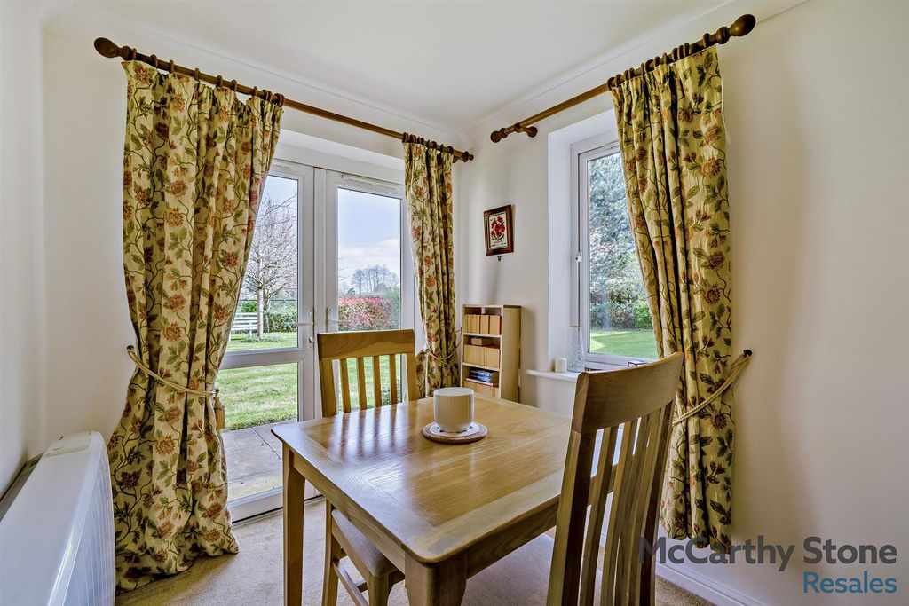 Property photo 3 of 16 Living Room