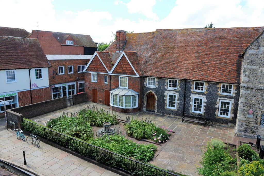 Property photo 1 of 9