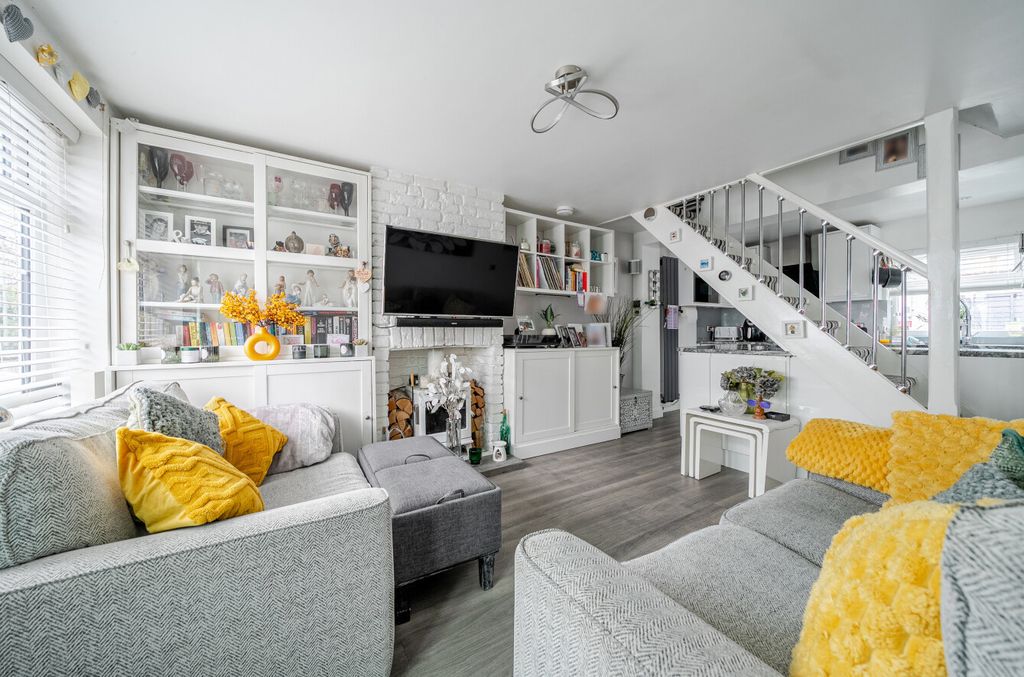 Property photo 2 of 11 1396103-2-69663c7...