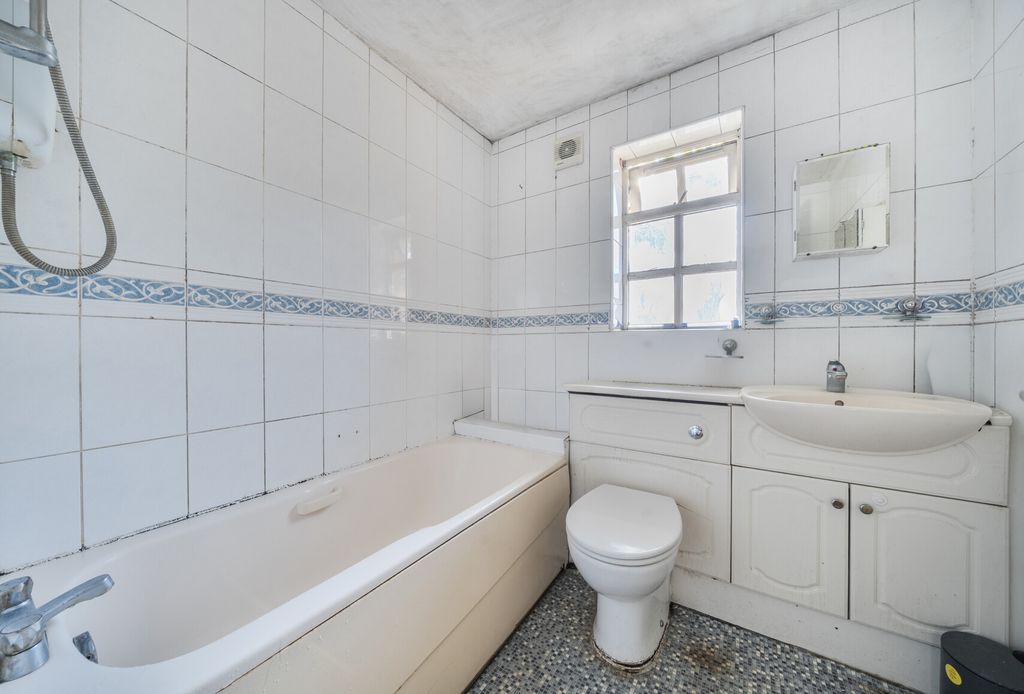 Property photo 2 of 8 1358460-9-68dc2A9...