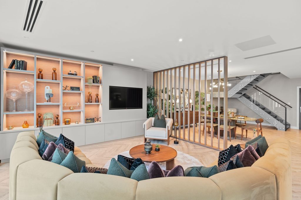 Property photo 2 of 33