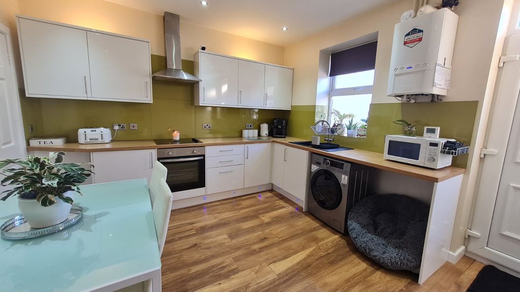 Property photo 2 of 11 Picture No. 08