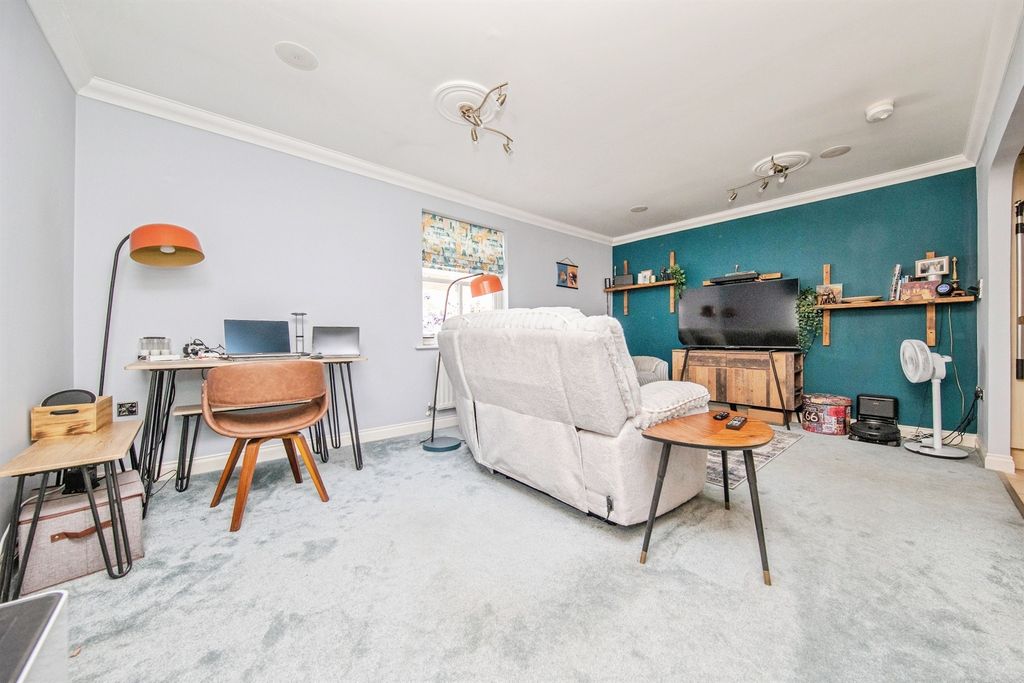 Property photo 2 of 11