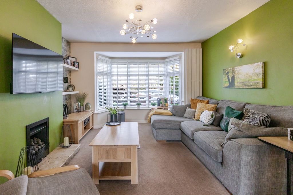 Property photo 2 of 26 Living 1