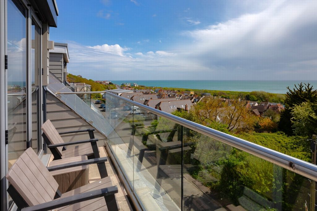 Property photo 3 of 47 Roof Terrace