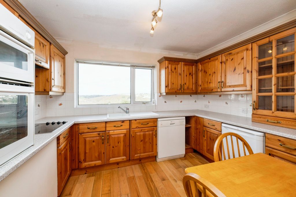 Property photo 2 of 17 Kitchen
