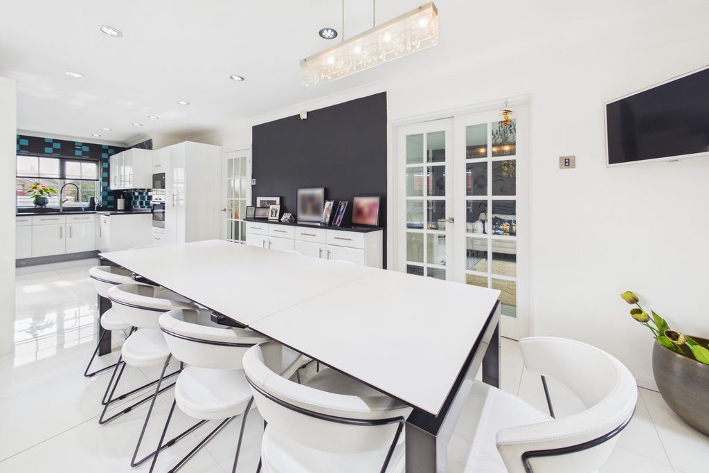 Property photo 2 of 29