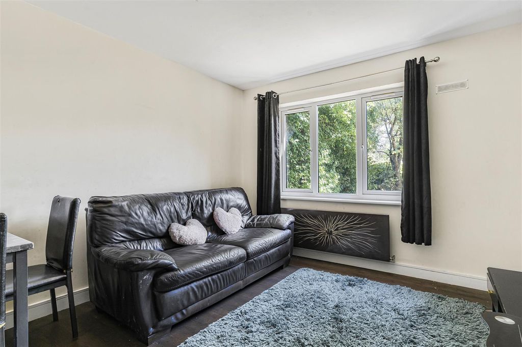 Property photo 3 of 16 13_58403.Jpg