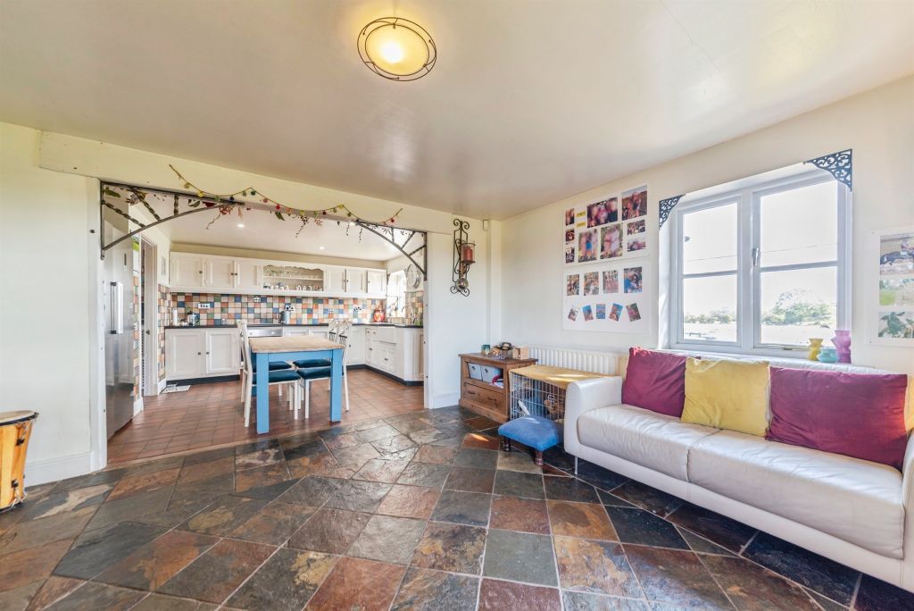 Property photo 2 of 34