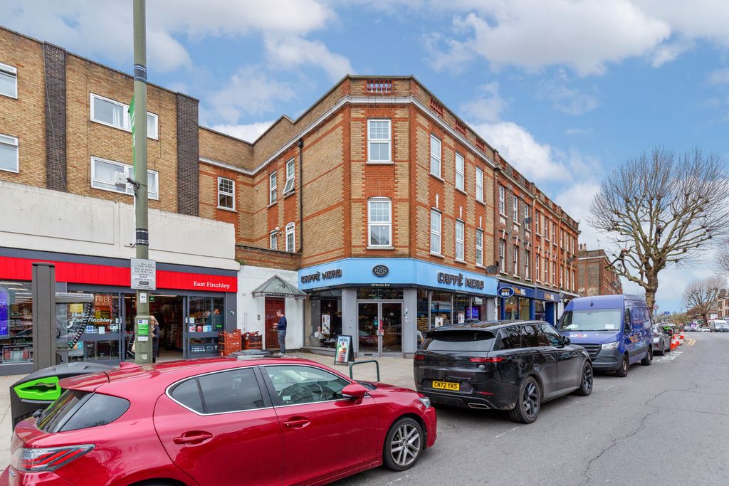 Property photo 3 of 28 79 High Road And Flats 1-4 Alexander Court, East Finchley, London N2 8Ad