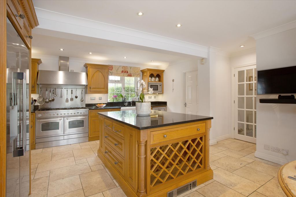 Property photo 3 of 34 Image