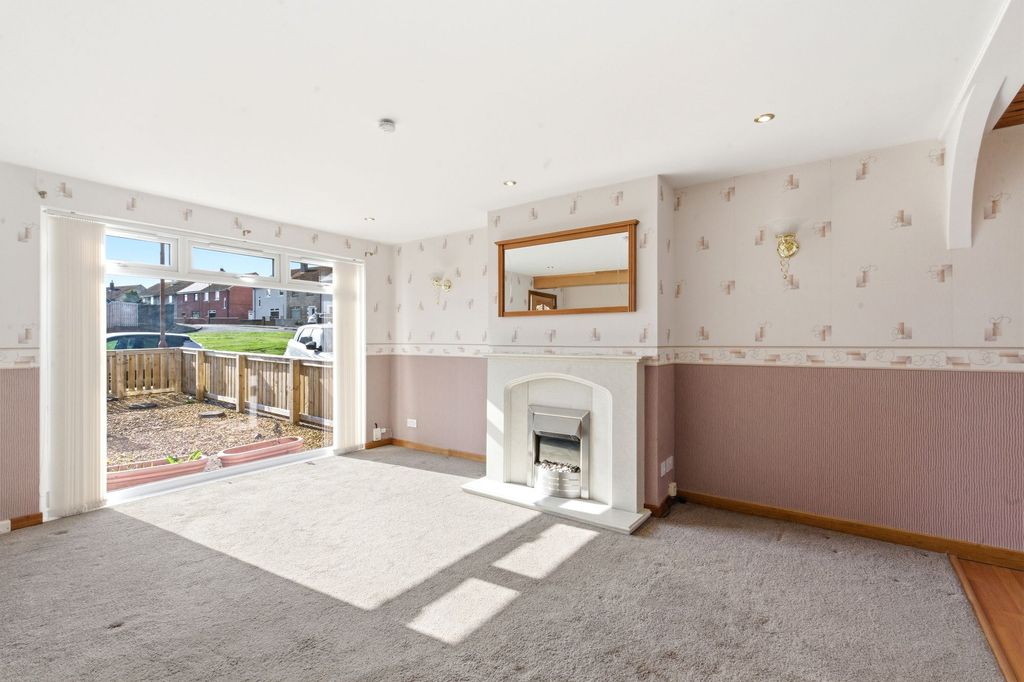 Property photo 3 of 25