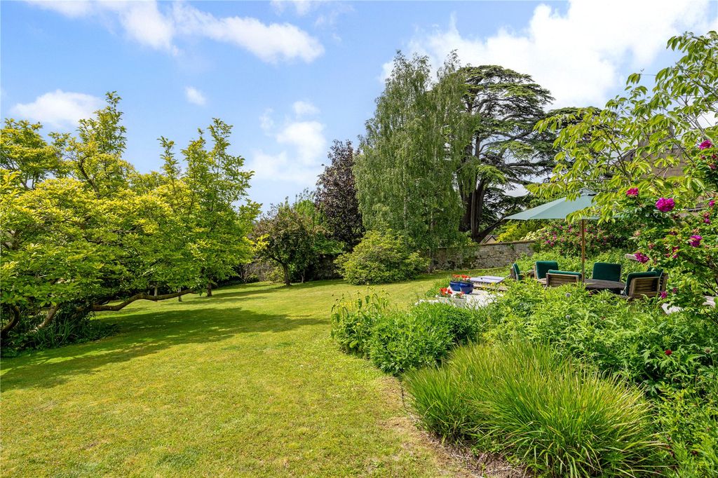 Property photo 3 of 24 Garden