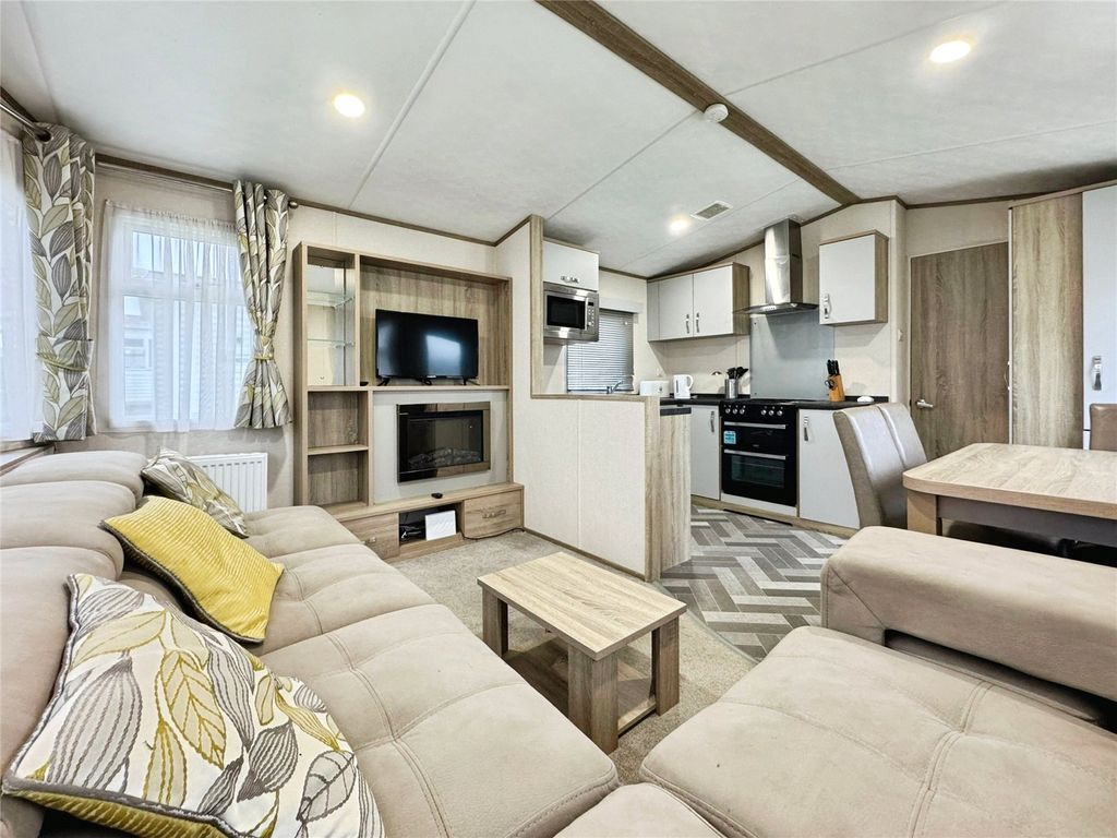 Property photo 2 of 21 Open Plan