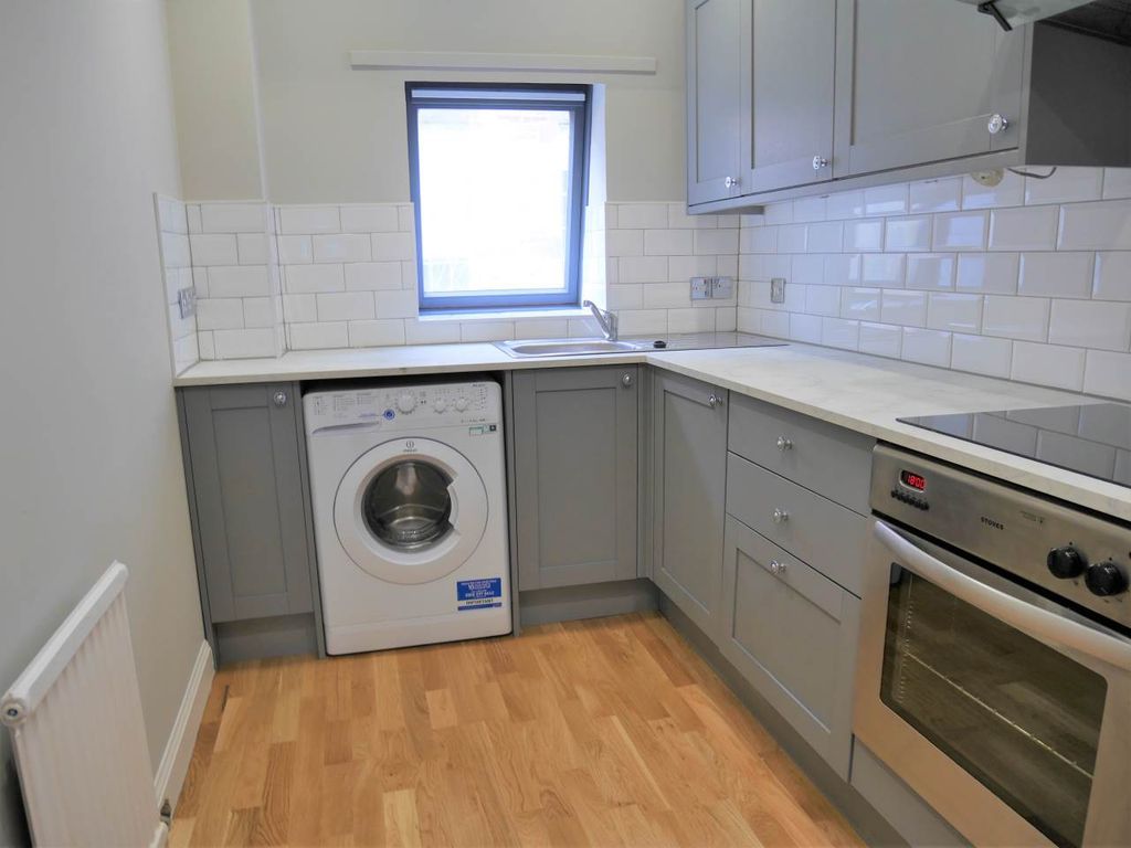 Property photo 3 of 9 Kitchen x1