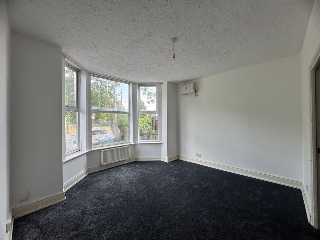 Property photo 2 of 10 Lounge