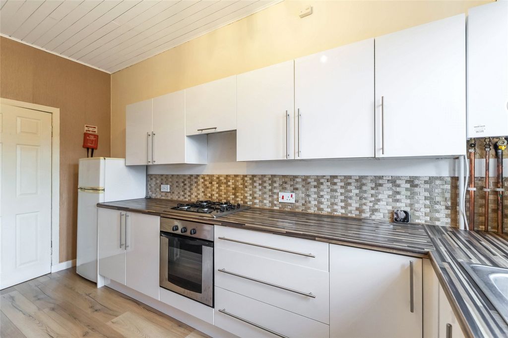 Property photo 3 of 21 Kitchen