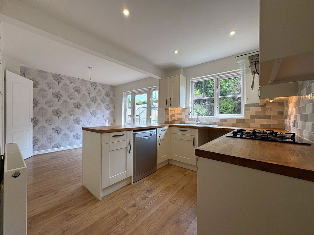 Property photo 2 of 17 Picture No. 15