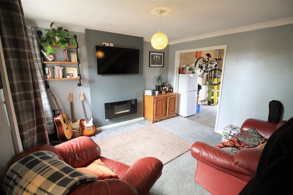 Property photo 2 of 10 Lounge..Jpg