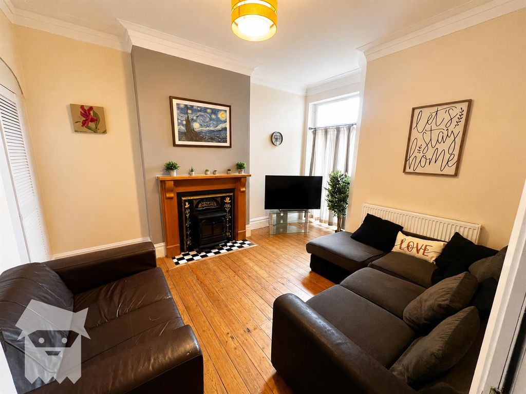 Property photo 3 of 8 Living Room.Png