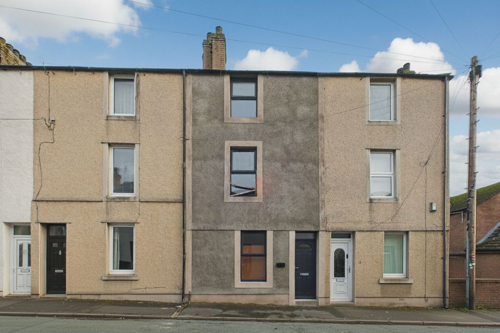 Property photo 2 of 18