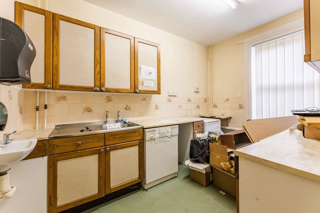 Property photo 3 of 24