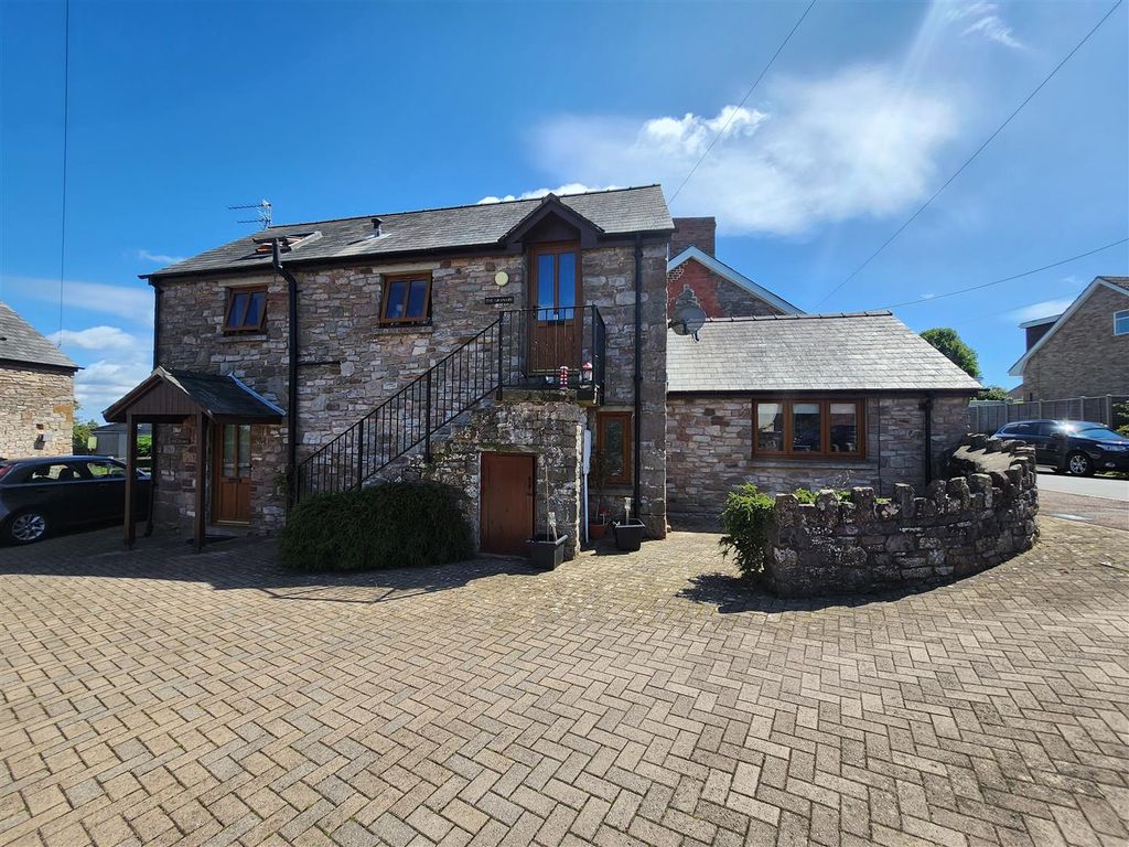 Property photo 2 of 12