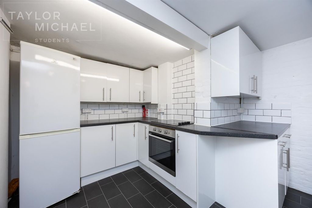 Property photo 1 of 17 Kitchen