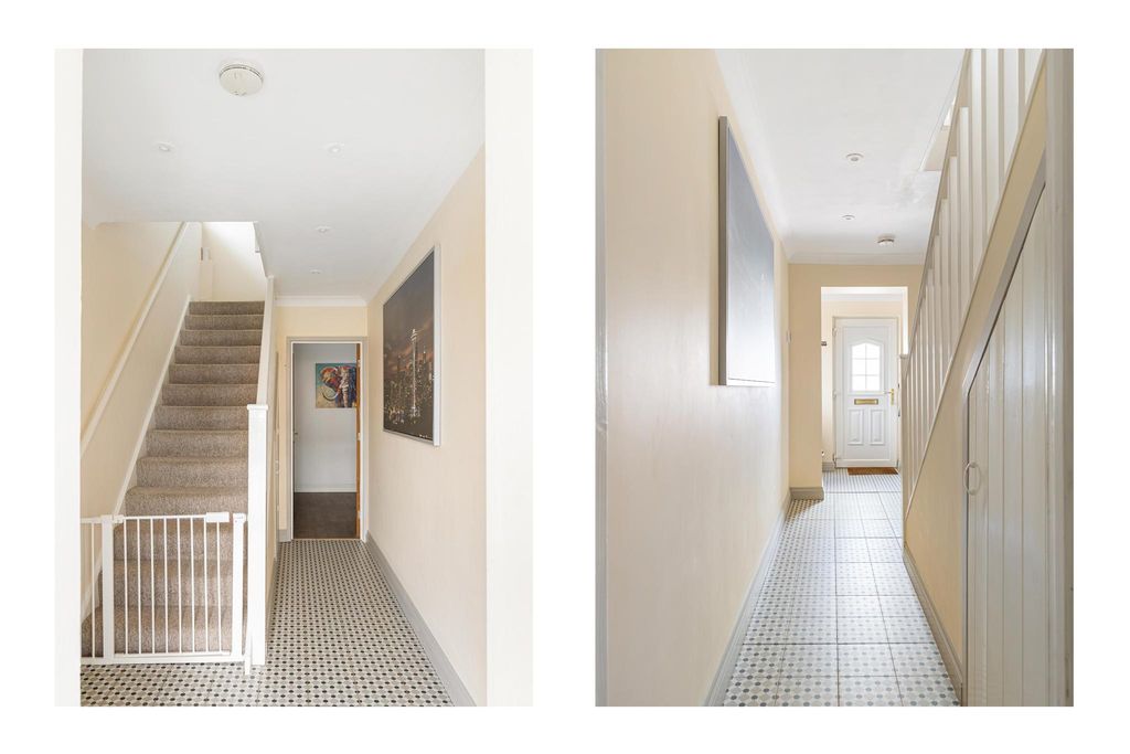 Property photo 3 of 25 Hallway