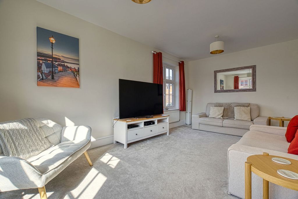 Property photo 3 of 34