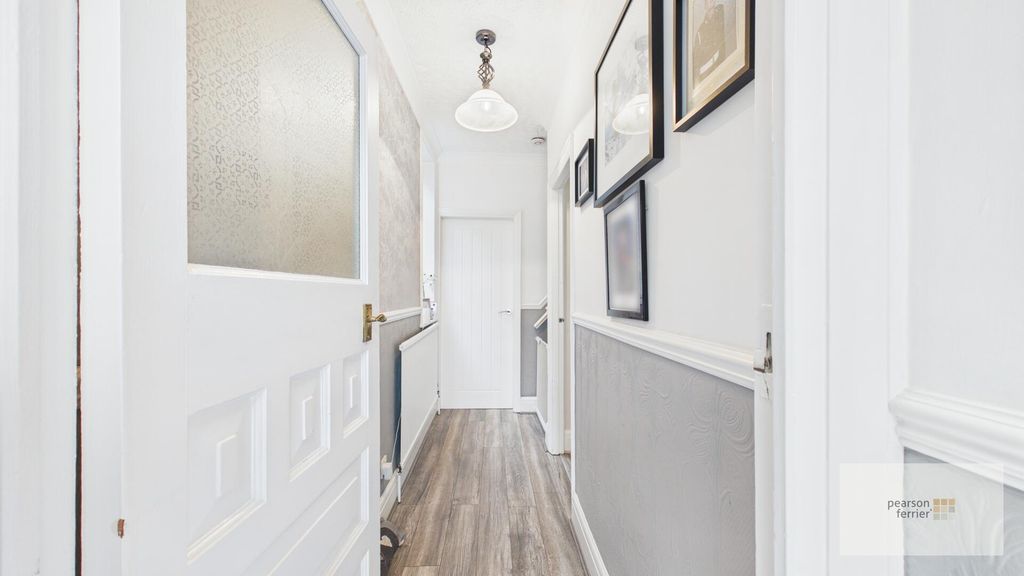 Property photo 2 of 13 Hallway
