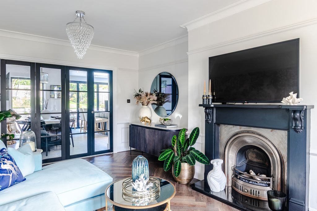 Property photo 2 of 32 Lounge1