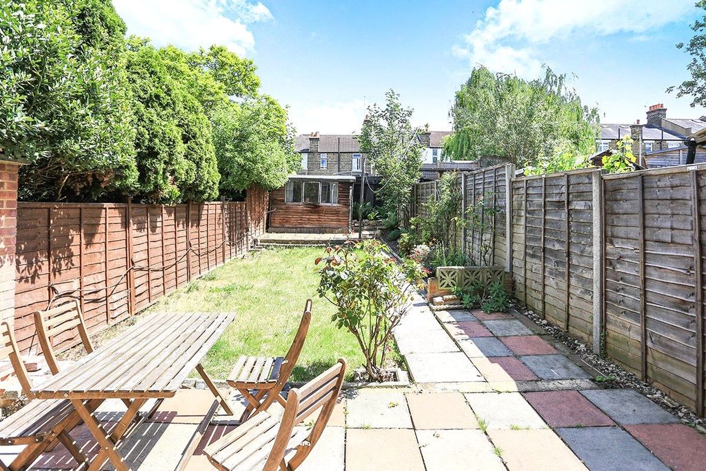 Property photo 1 of 8 Garden