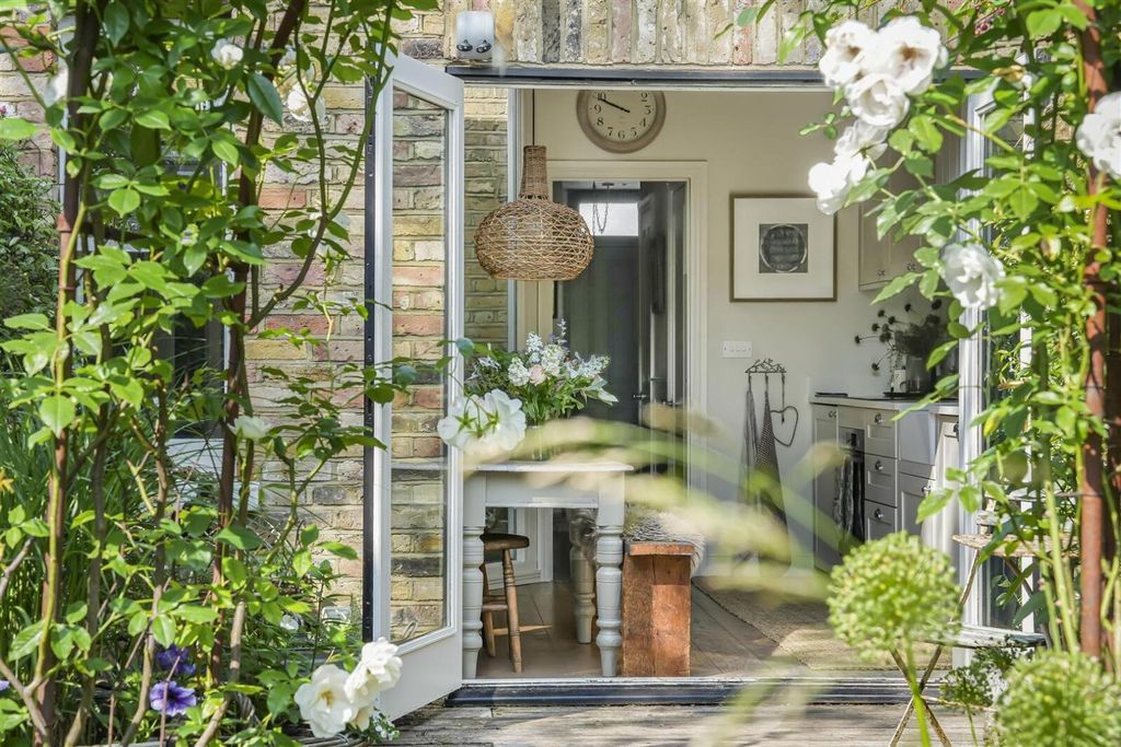 Property photo 2 of 33 Picture No. 35