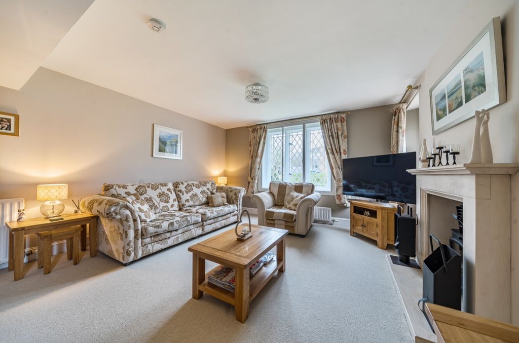 Property photo 2 of 29 1411343-10-698E22d91353F