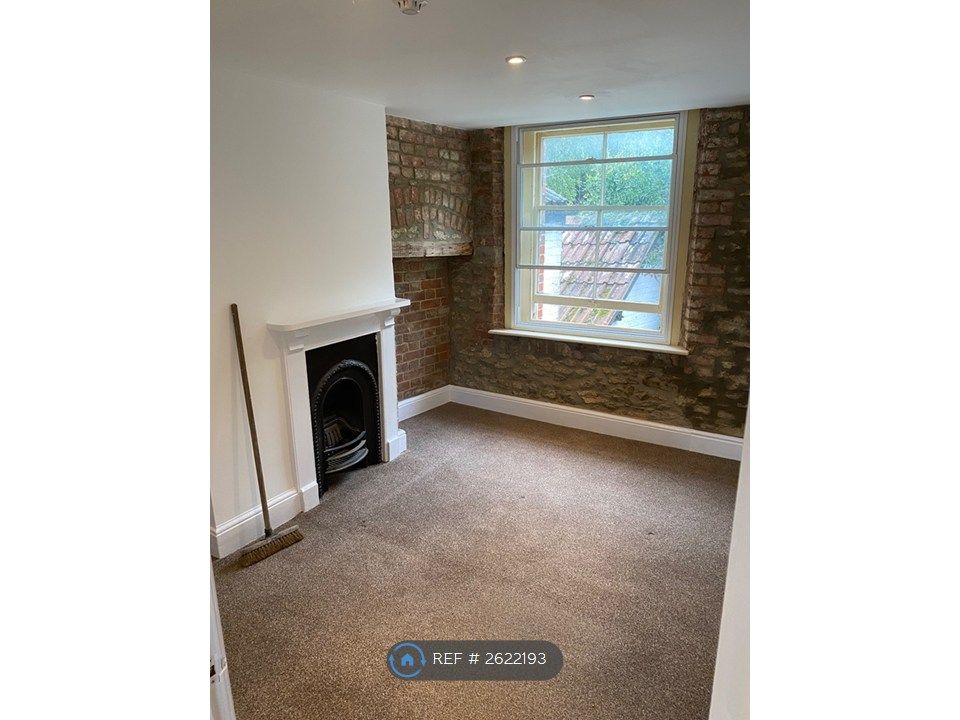 Property photo 2 of 9 Bedroom