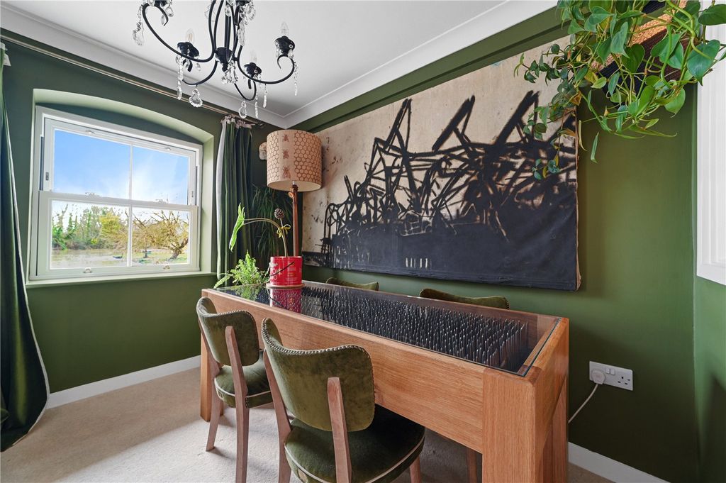 Property photo 3 of 23 Dining Area