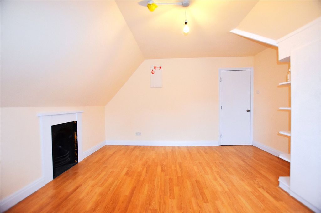 Property photo 2 of 8 Picture No. 24