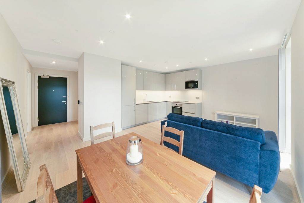 Property photo 2 of 7 Living Area