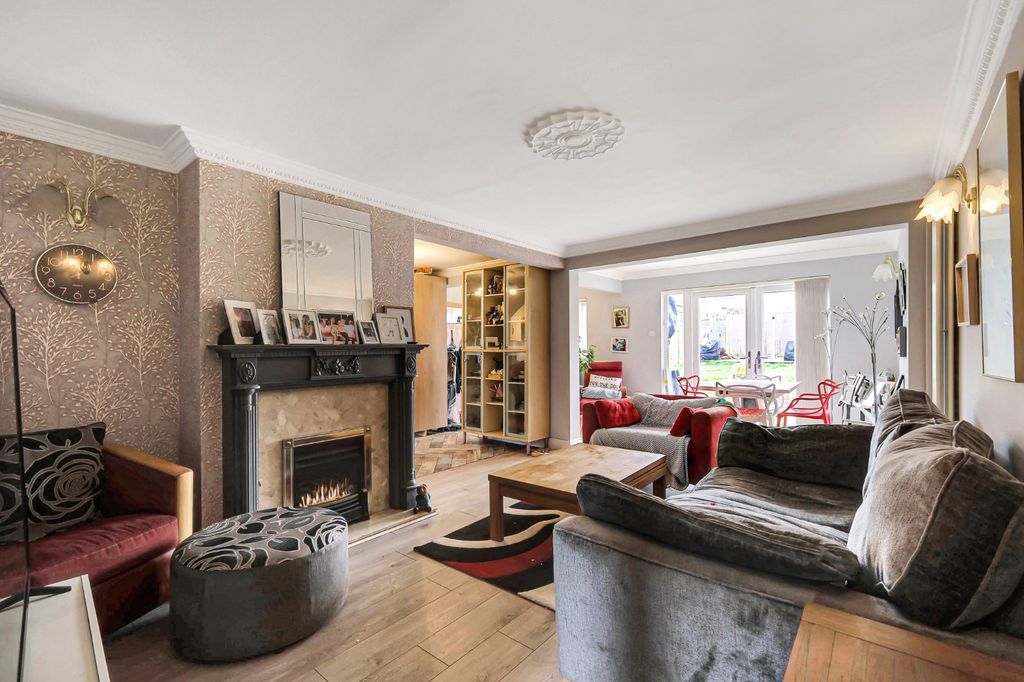 Property photo 2 of 17 4983393