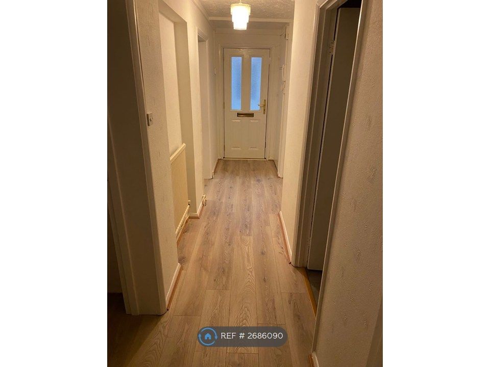 Property photo 3 of 17 Entrance Hall-2