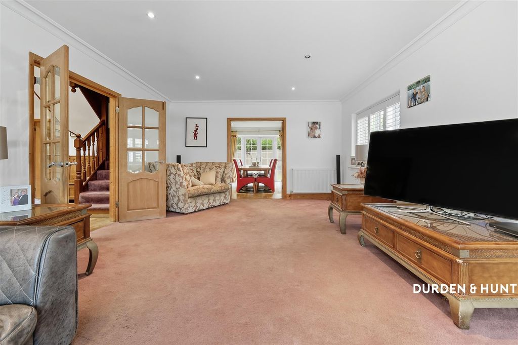 Property photo 3 of 30 Western Road