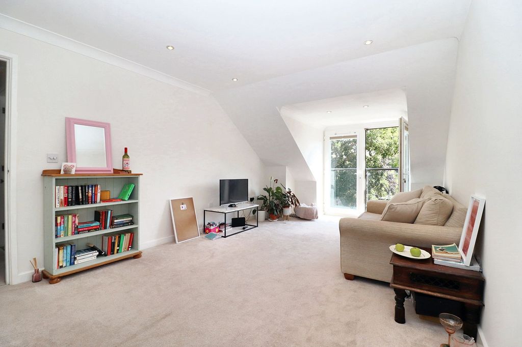 Property photo 2 of 9