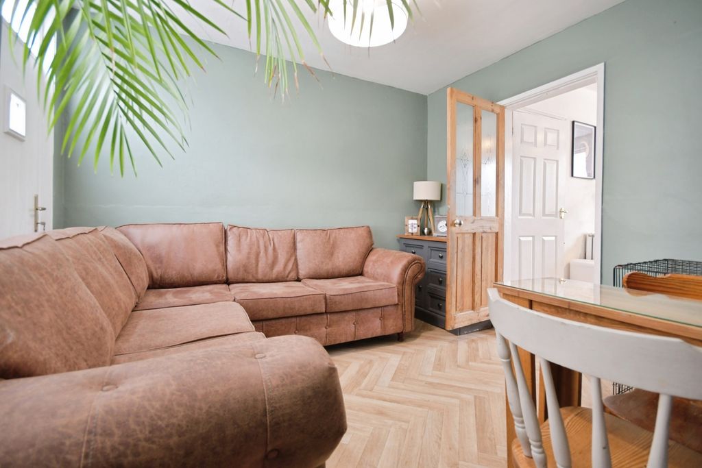 Property photo 3 of 20 Pbox-Img.Jpg