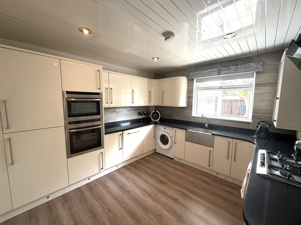 Property photo 3 of 27