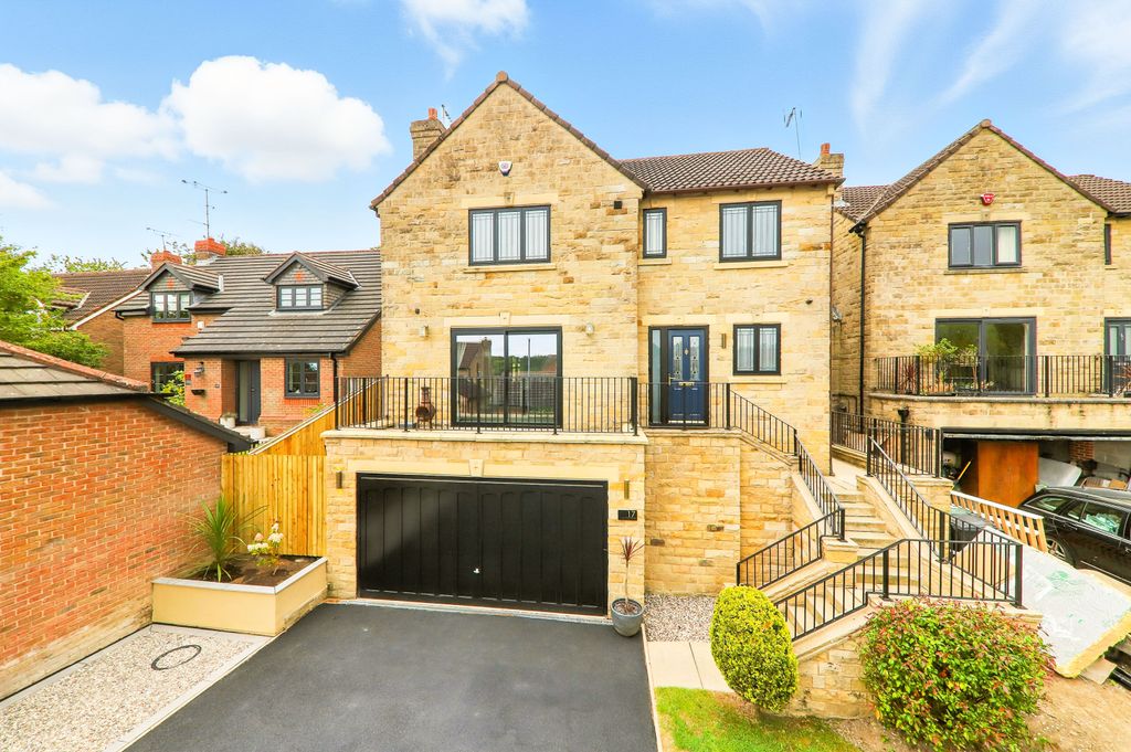Property photo 1 of 32