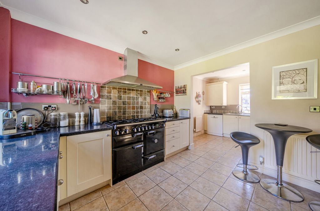 Property photo 3 of 23 Kitchen