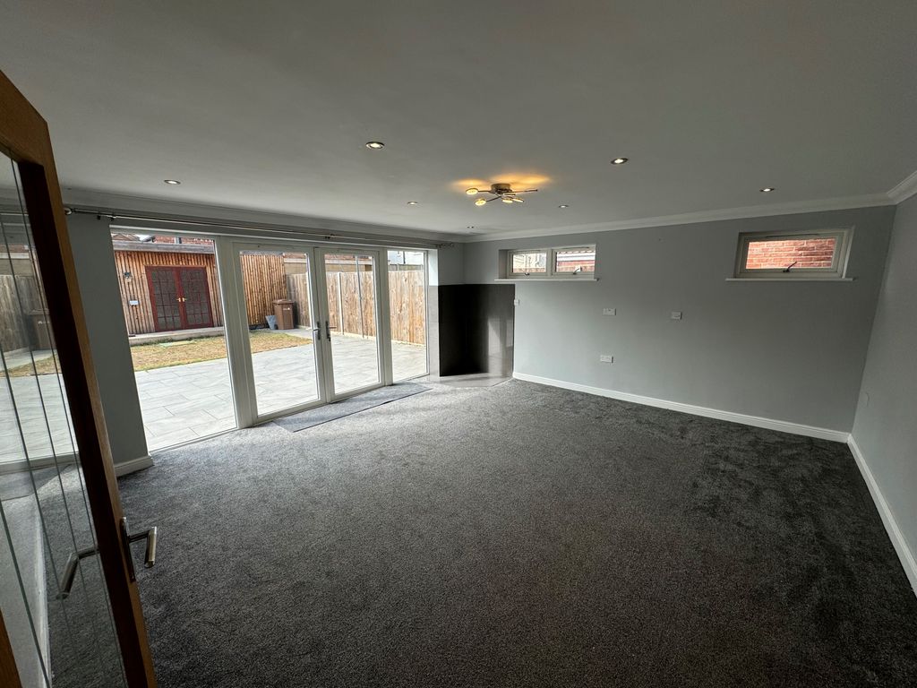Property photo 3 of 17 Image